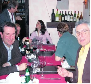 Tischrunde beim Abendessen